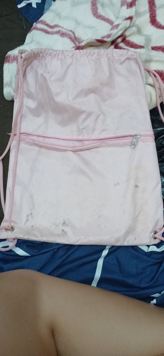 TTsuricu's tweet photo. Gente pff me tira uma duvida esse tipo se bolsa, pode entrar no show?? https://t.co/N7ILWXIl5F