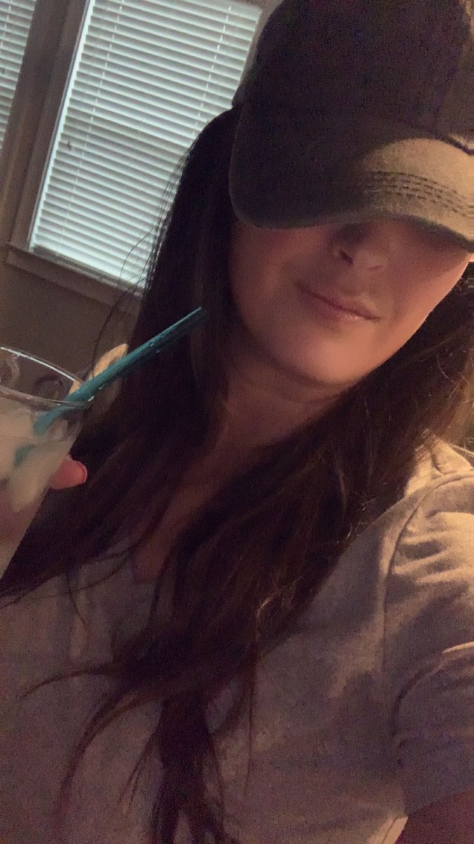 I’ve got a house, a bed, and no rules. Who’s in? 😘