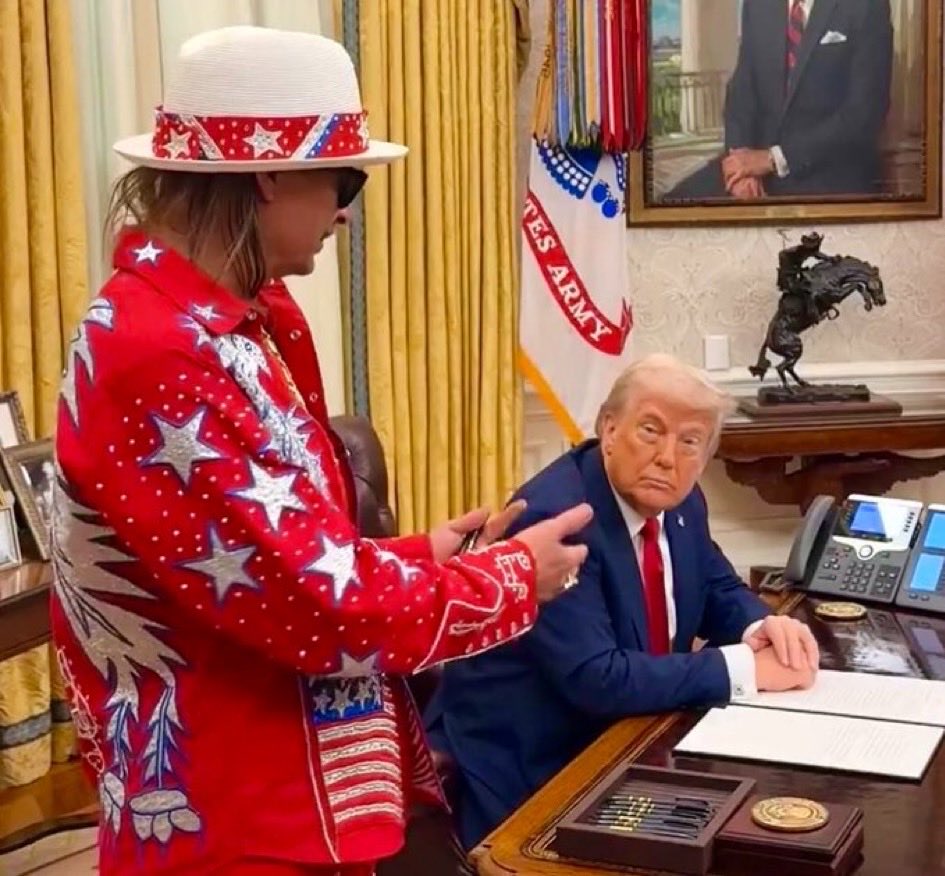 CaraMia200's tweet photo. @PokerWitch All the while, blaming: Soros, ‘deep state’, #Biden, #HillaryEmails & Hunter’s laptop etc.
#Trump malignant movement,predicated on #propaganda instilled over yrs nows. It’s a culture of fear, hate & panic.
Scapegoating is
Plan A to explain their extraordinary failure rate.#USA https://t.co/9BzBHMxS2G