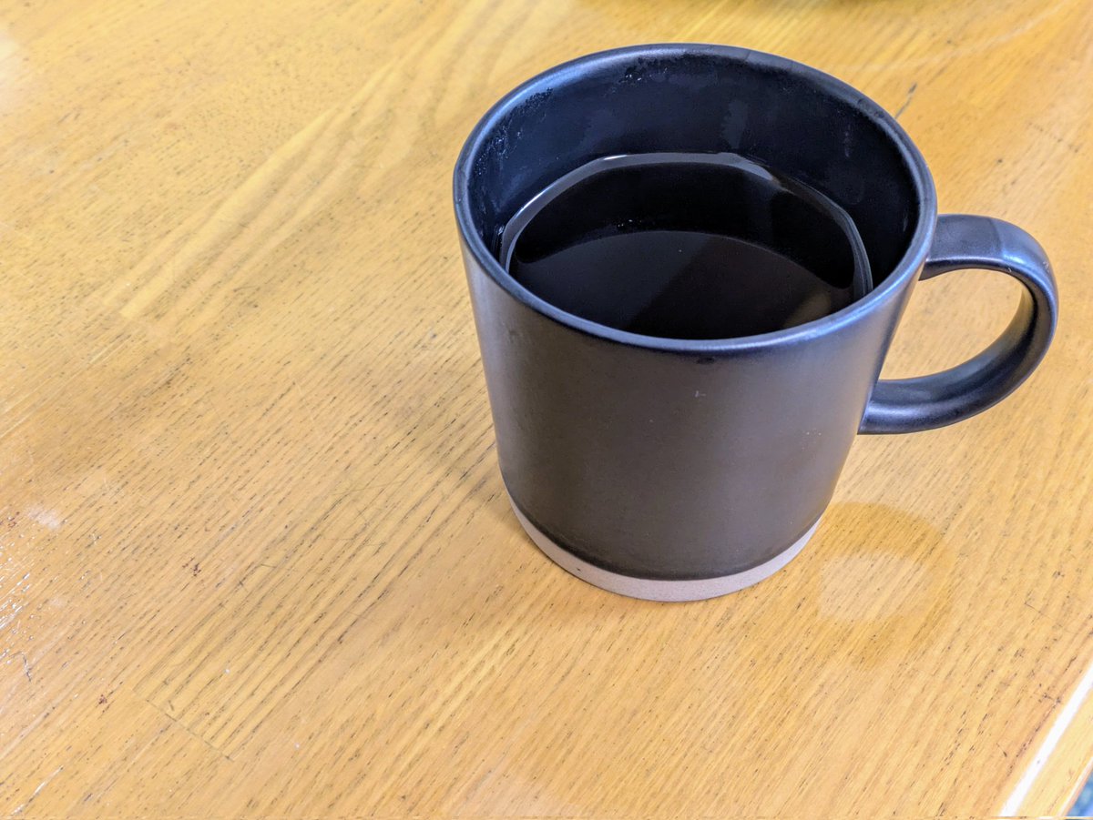 今朝のコーヒー☕

エチオピア ゲイシャ ジナブ農園🇪🇹
ナチュラル🫘
シティロースト

ゲイシャはジャスミン🪻にも例えられる華やかな花の香りが特徴

味はフルーティですが、意外にも酸味は少なく
甘み・苦み・渋みがあり、赤ワインのようなフルーティ感🍷

jp.mercari.com/item/m39483462…