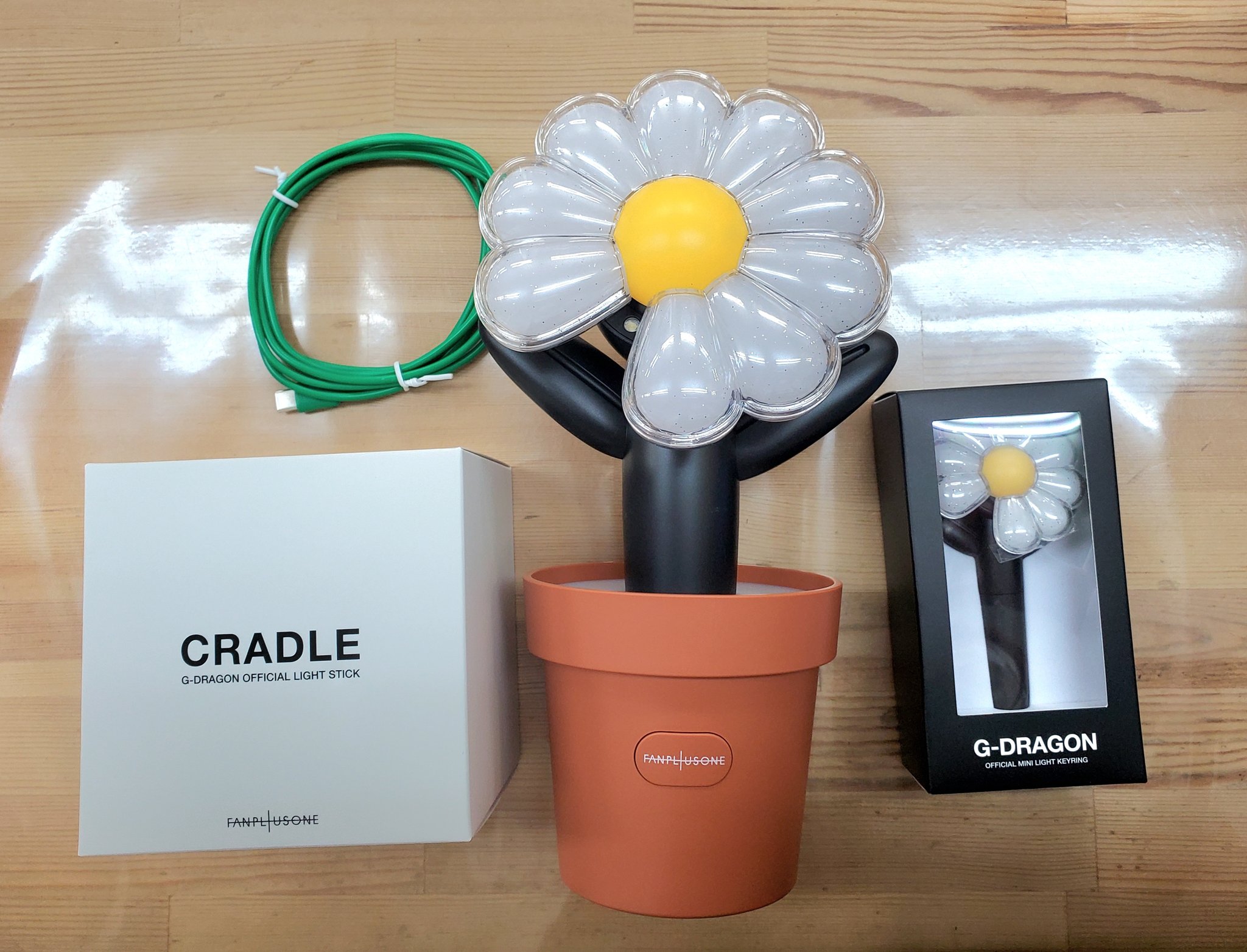 G-DRAGON 公式ミニライトキーホルダー 大阪会場購入 Amazon.co.jp: 【公式】G-DRAGON MINI LIGHT KEYRING｜ジー