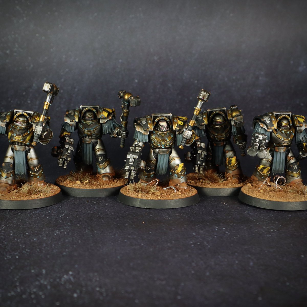 Stop! Hammer time! 
Finished up a unit of Iron Warriors Dominitors. Lots of fun with these! 
#warhammer #warhammercommunity #warhammer40k #horusheresy
