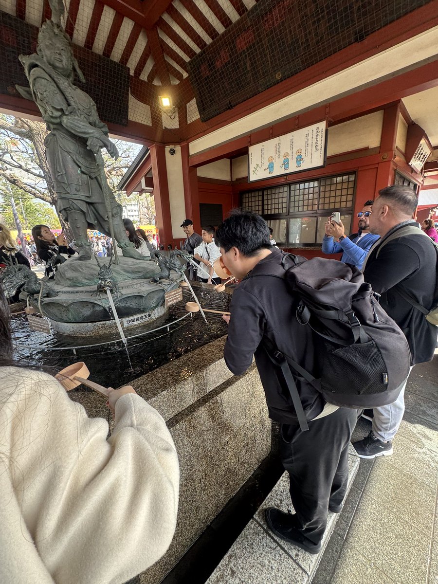noriko525's tweet photo. お寺のお水はチェイサーのりょうすけ

 #りょうすけ散歩 https://t.co/ocRiw7hwRe