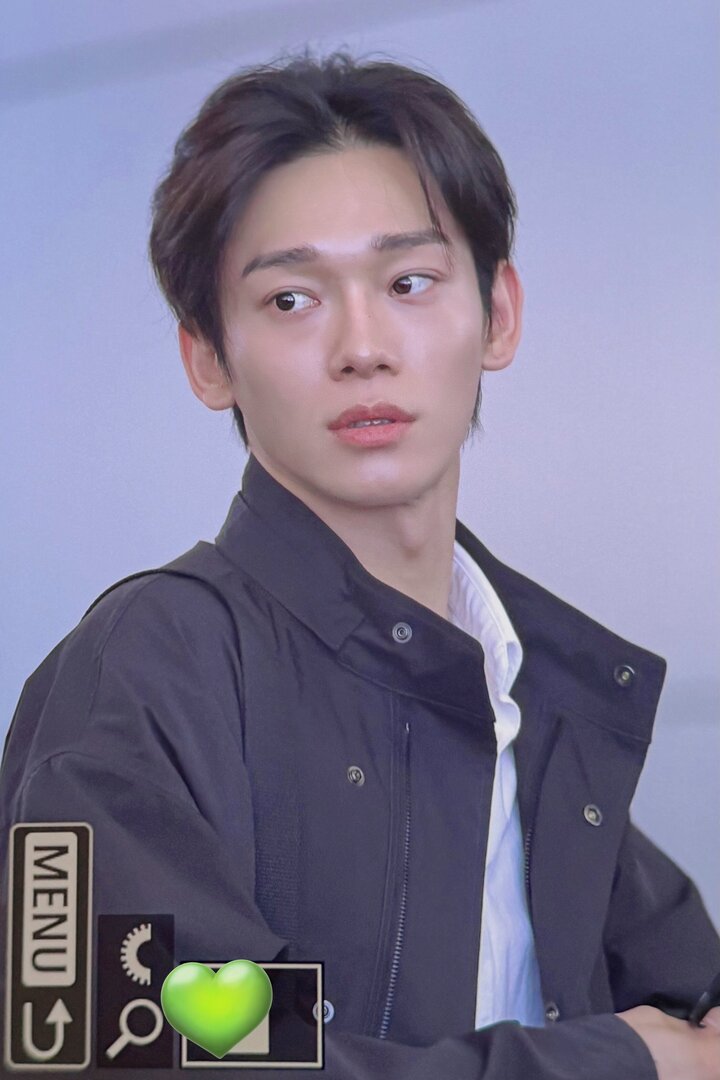 -star EXCUSE ME MR. KIM JONGDAE?😭