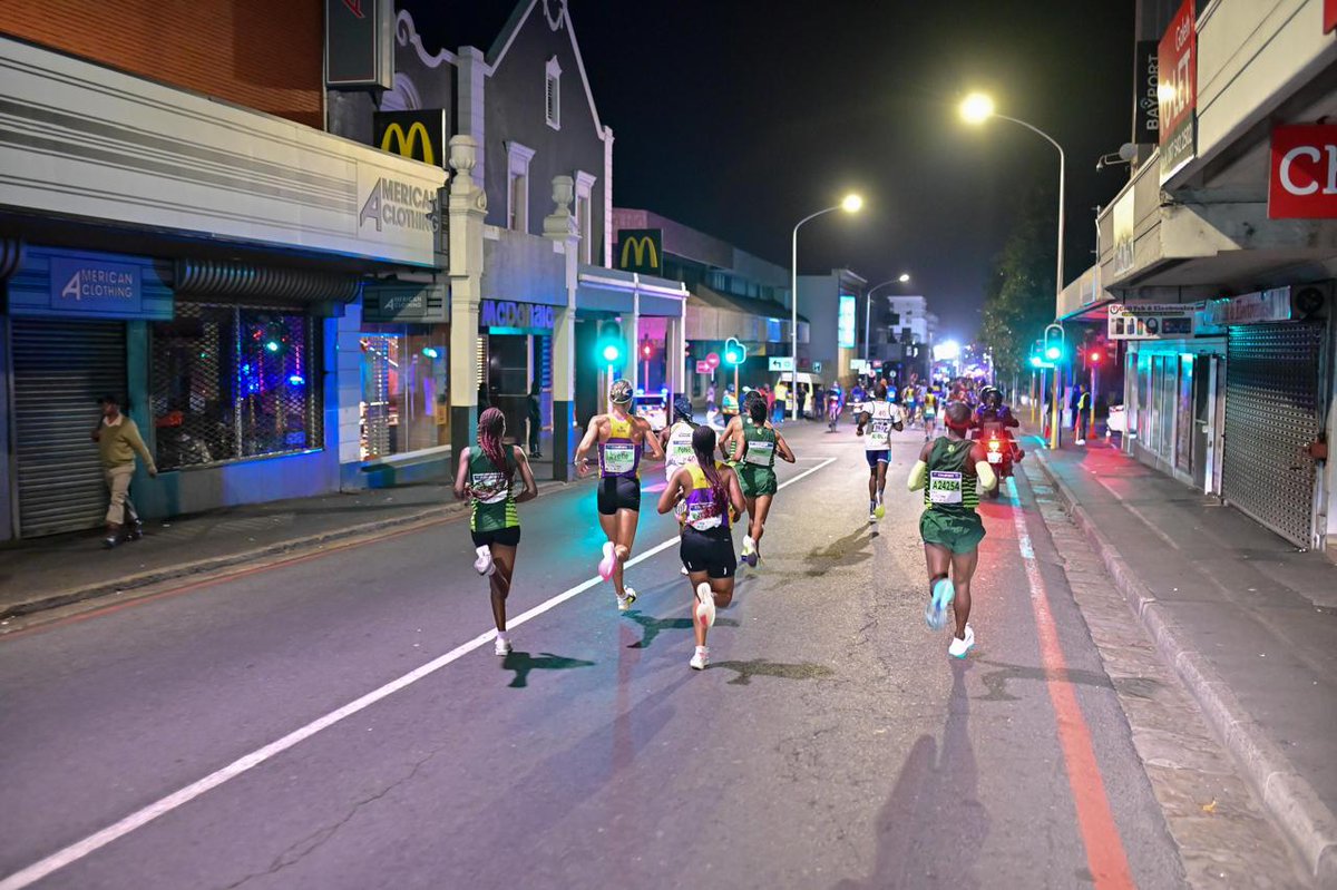 2OceansMarathon's tweet image. #TTOM2025  Runners en route, follow the broadcast live on @SuperSportTV 

@TotalsportsSA @CityofCT #EventsInCapeTown
#cocacolapenbev #CCPBEvents
@PoweradeZA #PauselsPower
@JomaSportZA  #WeAreRunning
@CSOS_SA #CSOS #RegisterWithCSOS @Heart1049FM #HeartFM @WesternCapeGov #WCGForYou…