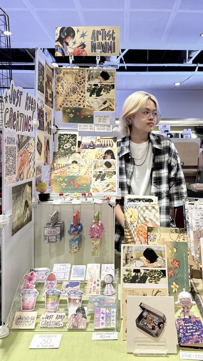 artistnawmi's tweet photo. komiket day 1 ★.ᐟ

table a44 until 8pm
please say hi if you visit! ⋆.˚ ⁺˖ https://t.co/sdxE2vCpy4