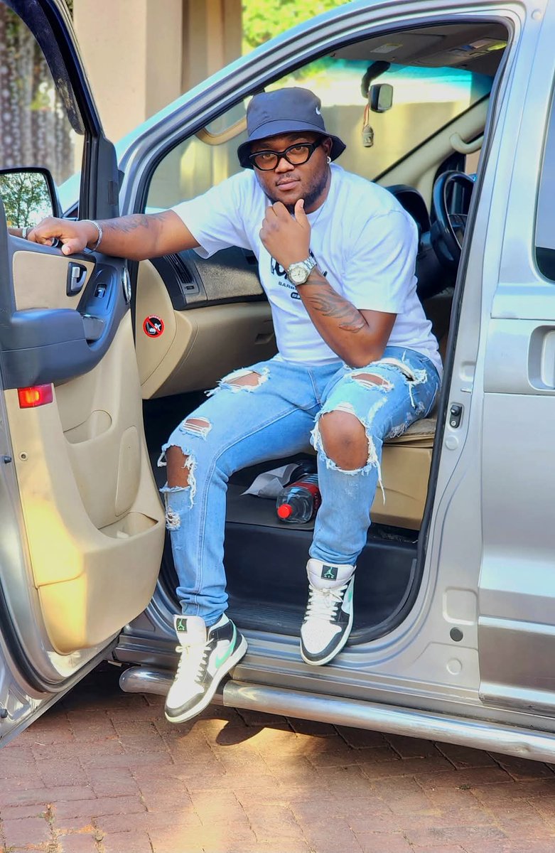 +1 of grace to our Hitmaker, Priga, Abuti Sthandwa Sam, Mr Akga Maahn... May the good lord bless and protect him❤️
HAPPIEST BIRTHDAY PAPAAA🥳🥳🥳🎂🎂🎂