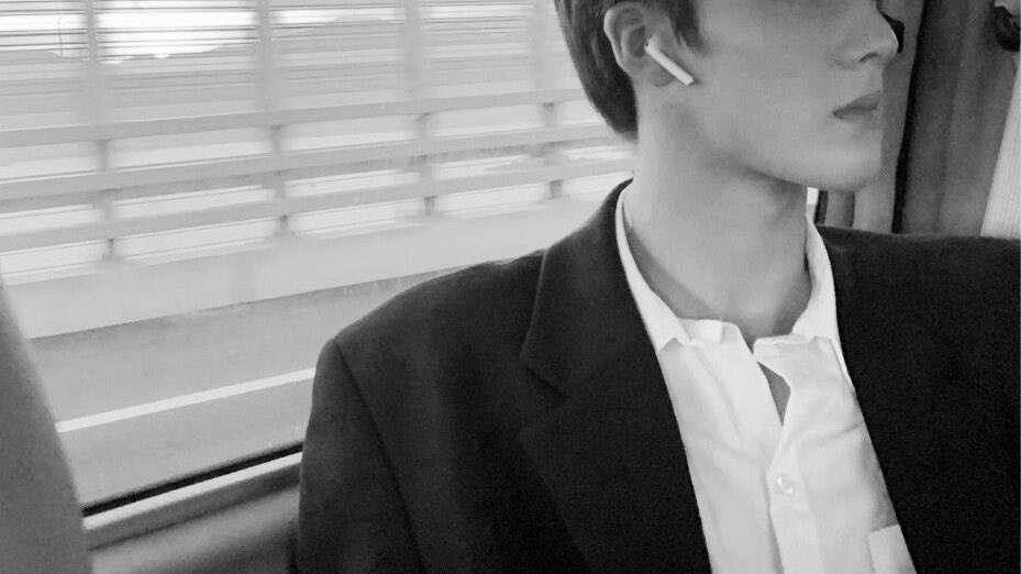 N0XTU2N4L's tweet image. ⠀ ⠀
“บางคราวผมหวนนึกถึงคำกล่าวบางคำ มันอาจอยู่ในหนังสือสักเล่ม หรือไม่เช่นนั้นสมองก็เล่นตลกกับผมเสียเอง”
⠀ ⠀