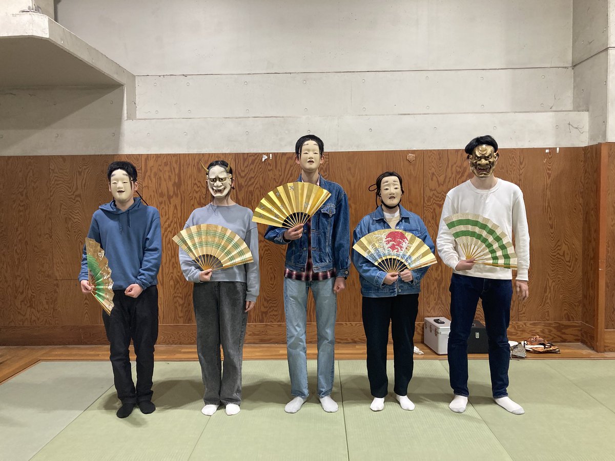 新入生の皆様お疲れ様です！
大学生活も5日目になりましたが、
少しは大学に慣れましたか？

前新歓も最終日になりましたが、
観世会部はまだまだ活動中です！

今日は師範もいらしているので、
ぜひ部室においでください！！