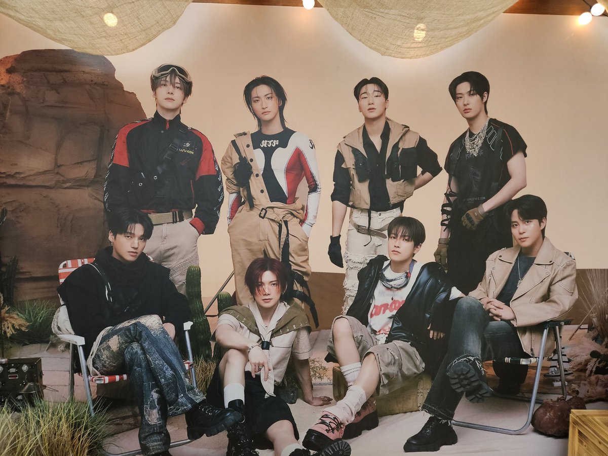 ameliakwok's tweet photo. Excited for Ateez's (and aniteez's) new adventure! 🏴‍☠️🌊 #ATEEZ #ANITEEZ #에이티즈 #애니티즈

#ANITEEZ_IN_TREASURE #애니티즈인트레저 #에이티니왔다지요

#사운드웨이브 #SOUNDWAVE https://t.co/iHTC80tvol