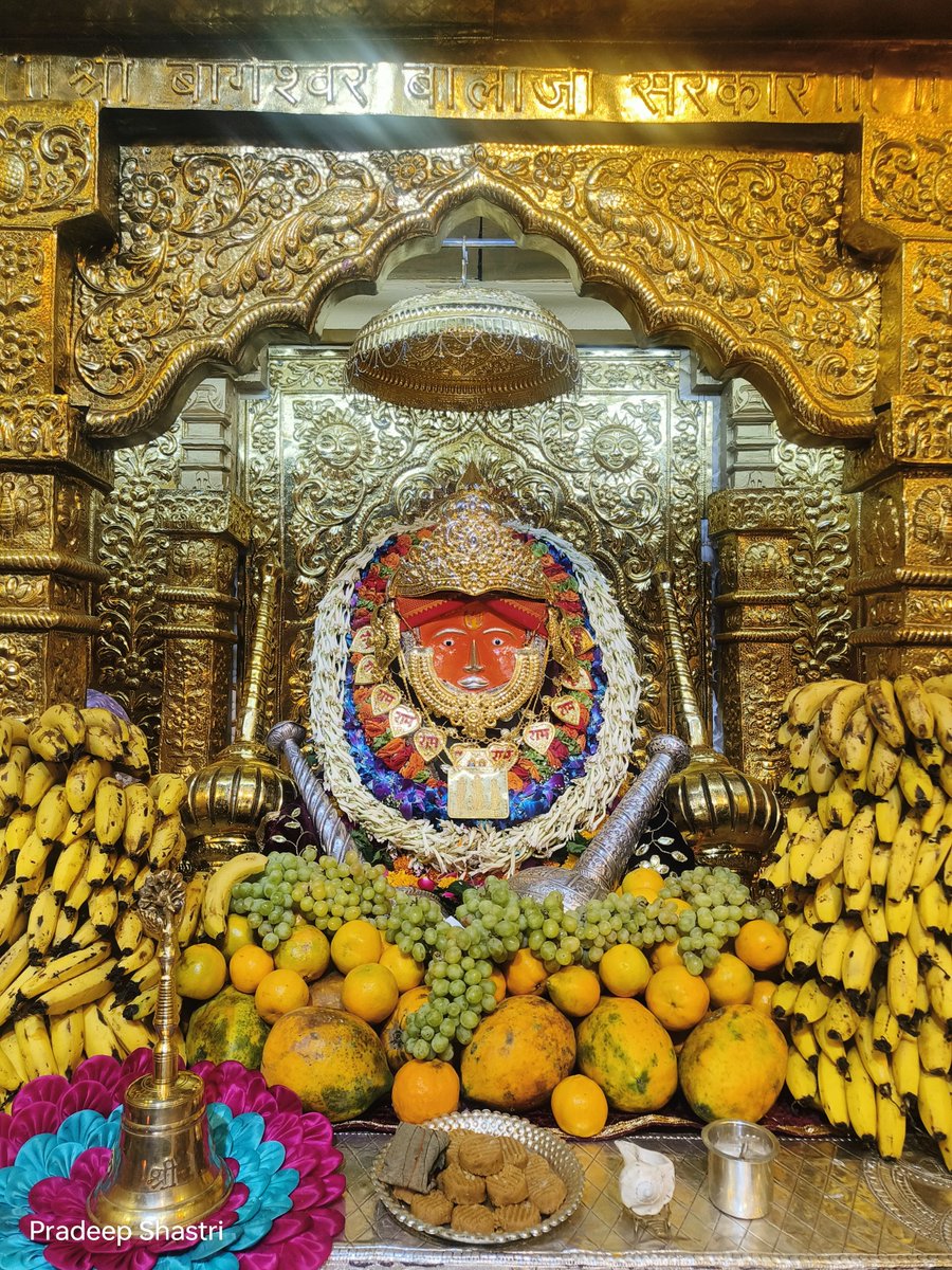 दिव्य दर्शन श्री बाला जी सरकार
श्री बागेश्वर धाम सरकार ग्राम गढ़ा(मध्यप्रदेश)
05-04-2025
#bageshwardham
#bageshwardhamsarkar
#divyadarshan
#balaji