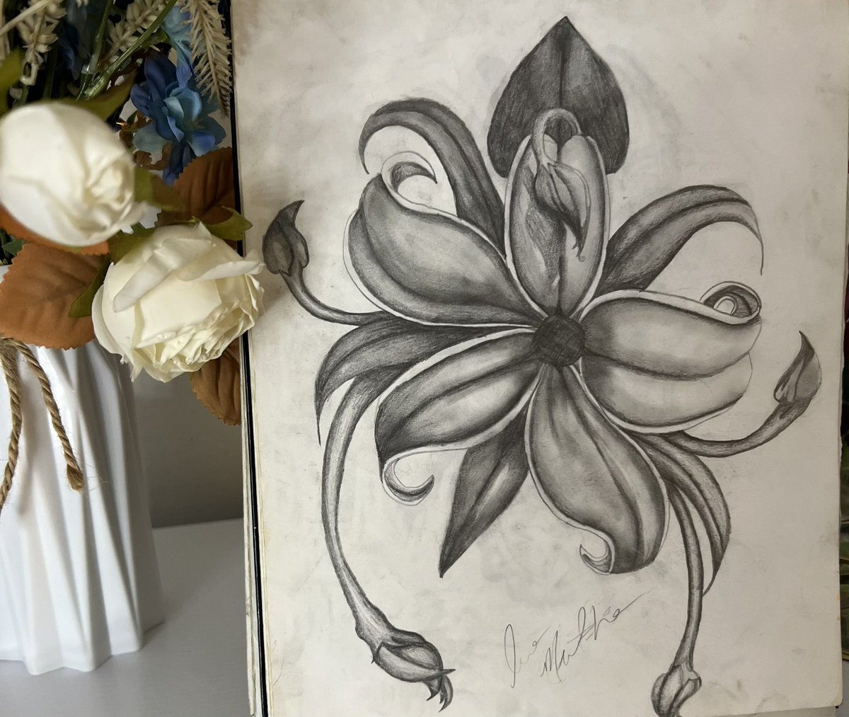 arwasartwork's tweet photo. Browse more of my detailed artwork in my Etsy shop and bring one of these creations into your space! #PencilArt #DetailedDrawings #EtsyShop #ArtLovers #artisticdrawing #art #graphiteart #pencilart #shading #floralart #flowers #shadingdrawing #artwork #artsy https://t.co/VjyH0xUUNC