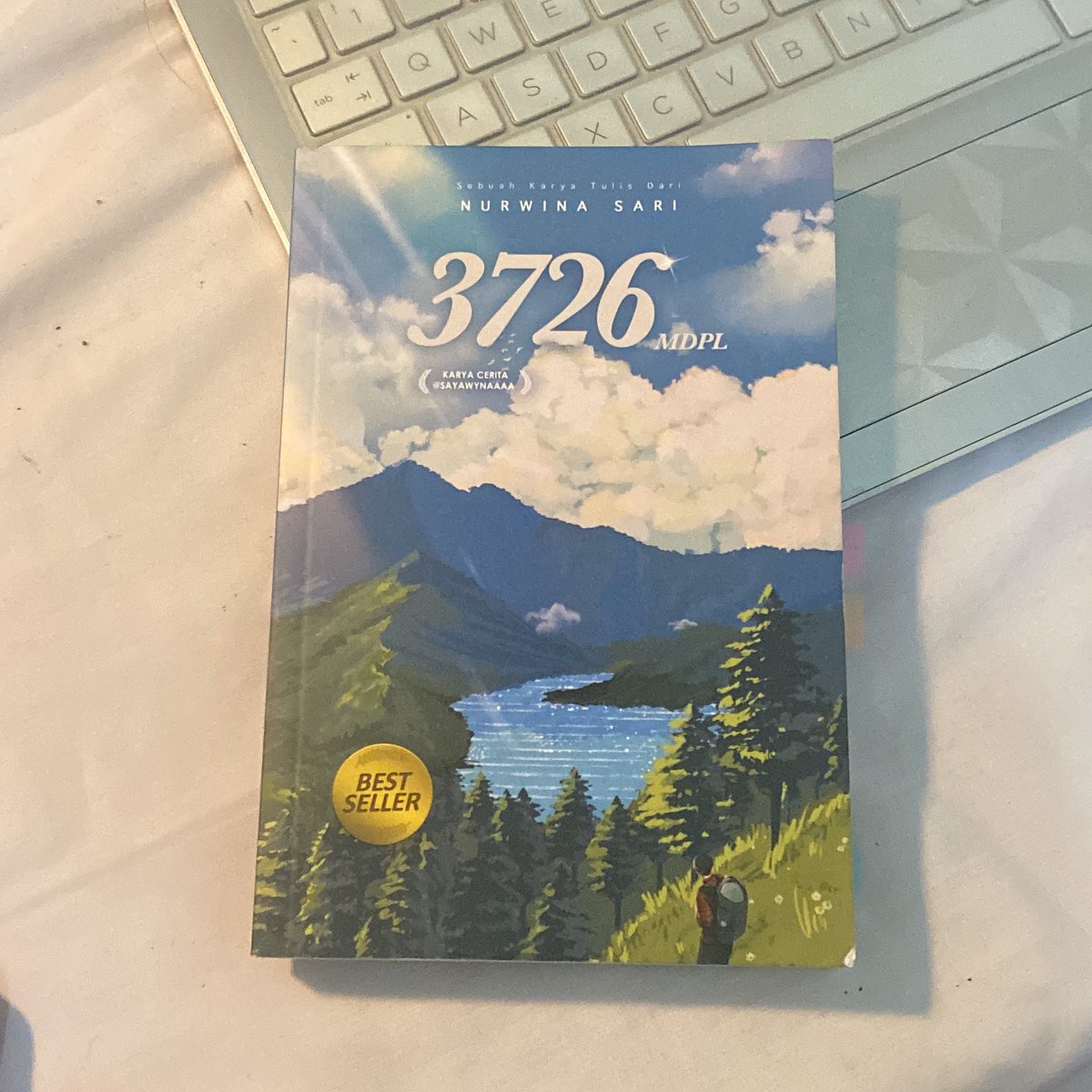 wts / want to sell
novel 3726 mdpl by nurwina sari
original, soft cover, good condition 

harga 60k (exc admin shopee)
dom jateng, freeong available
t. buku novel preloved