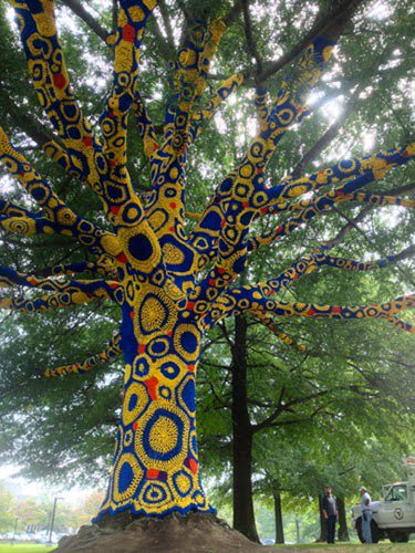 Temporary installation by crochet artist and yarn-bomber Carol Hummel #womensart