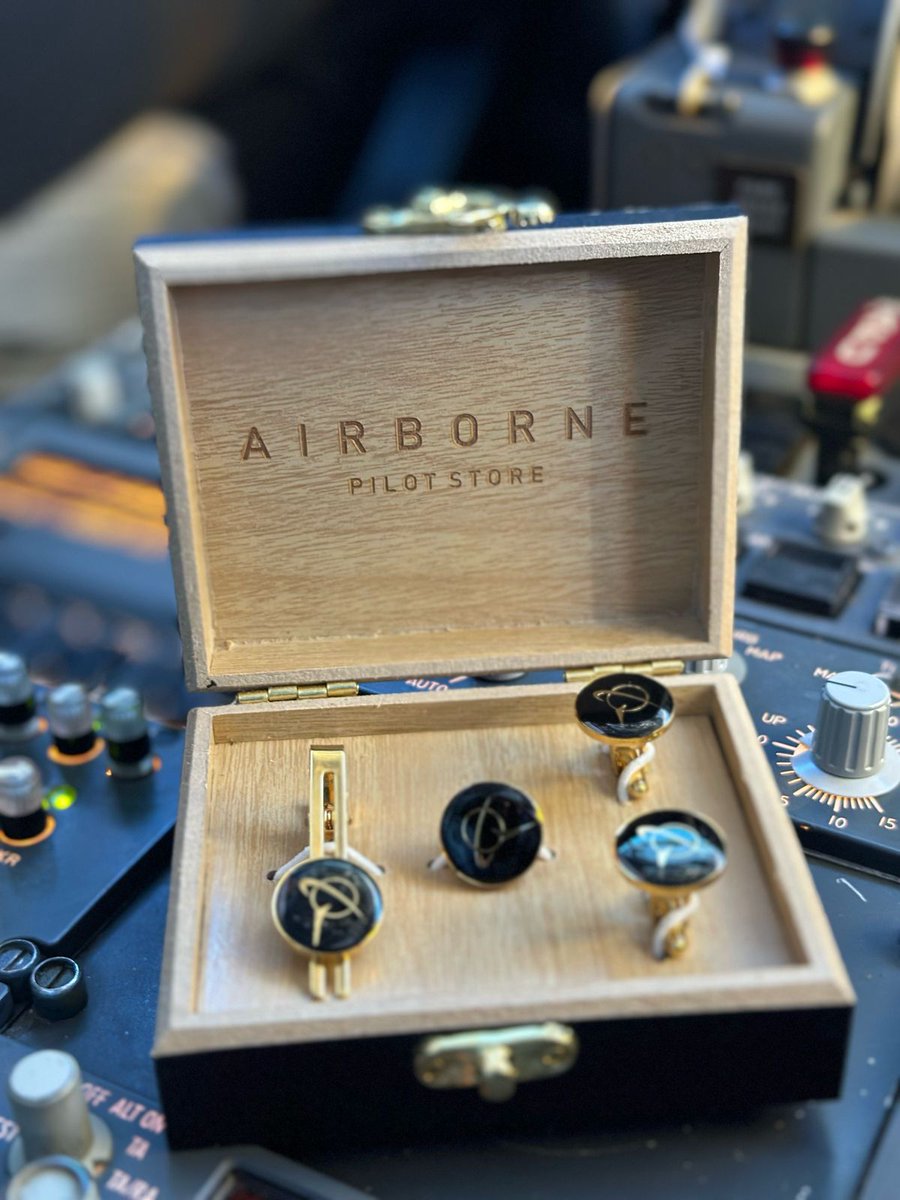 airborne_store's tweet photo. Premium Boeing Pilot Gift Set - consisting of one Tiepin, one Lapel Pin and a set of Cufflinks encased in a premium wooden box with Airborne Pilot Store branding.
Please like and RT. Visit the website to order.
#pilotshop
#Boeing
#aviation
#pilotgift https://t.co/SIhmcjmICH
