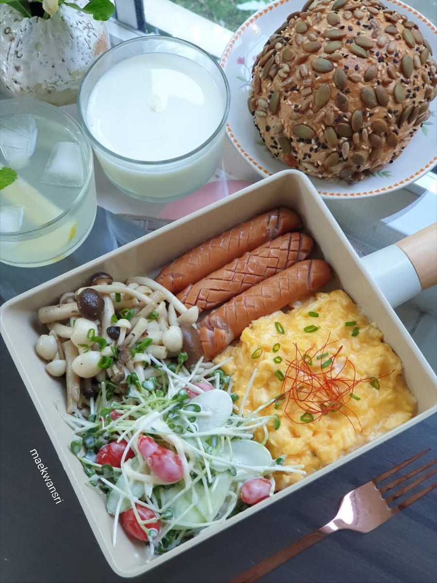 เคยชื่นชอบกับการกินอาหารแปรรูปไม่ว่าจะเป็นเบคอน ไส้กรอก แฮม กุนเชียง ทุกวันนี้กินน้อยมากๆเลยเพราะมีสุขภาพที่ต้องดูแล😊