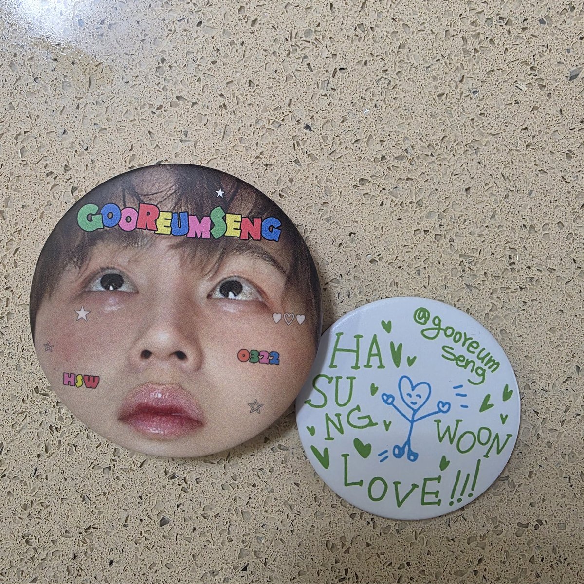 <a href="/my_DdeongUng322/">마이떵웅(💙)</a> 
와아😍 포장부터 거울까지 정말 대박이예요!! 떵운거울 넘흐 이뻐요 아까워서 쓸수 있을란지 ㅎㅎ 소중히 쓸게요 감사합니다🙏😊