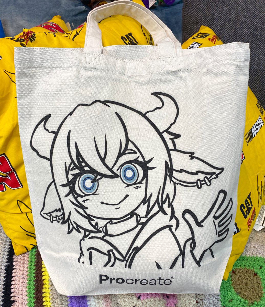 hishimekuzoSpl's tweet photo. procreateのポップアップ行ってトートバック作成させて頂きましたー!
かわいい〜♡ ჱ̒✧°́⌳ー́)੭
3Dペイントって機能があってモデリングしたものに色を塗れるの知ってビックリ感動してた🙌✨
店員さんも優しくて楽しく説明してくれてとっても良かった😊
#ProcreatePopup https://t.co/nRxyzZGydR