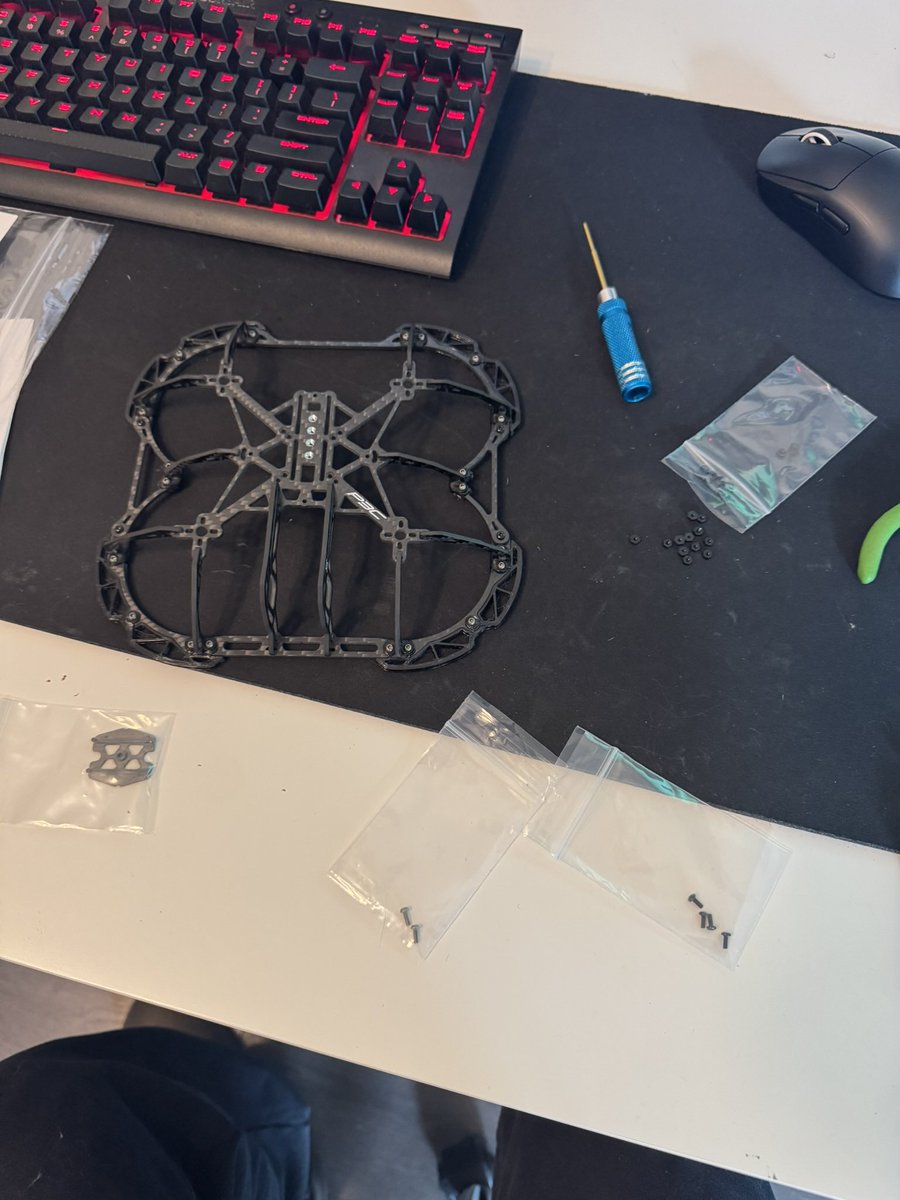 earth2brad's tweet photo. First sub250g build https://t.co/7VVPL91shx
