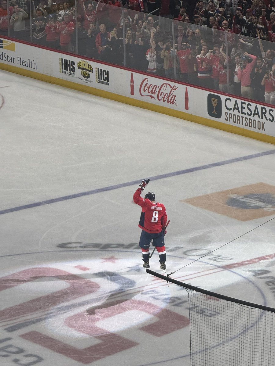 BrittMcHenry's tweet photo. Be honest: Do you think Wayne Gretzky really wants Ovi to beat his record?  Because he will.

TIED! History tonight. https://t.co/8W2memKIcp