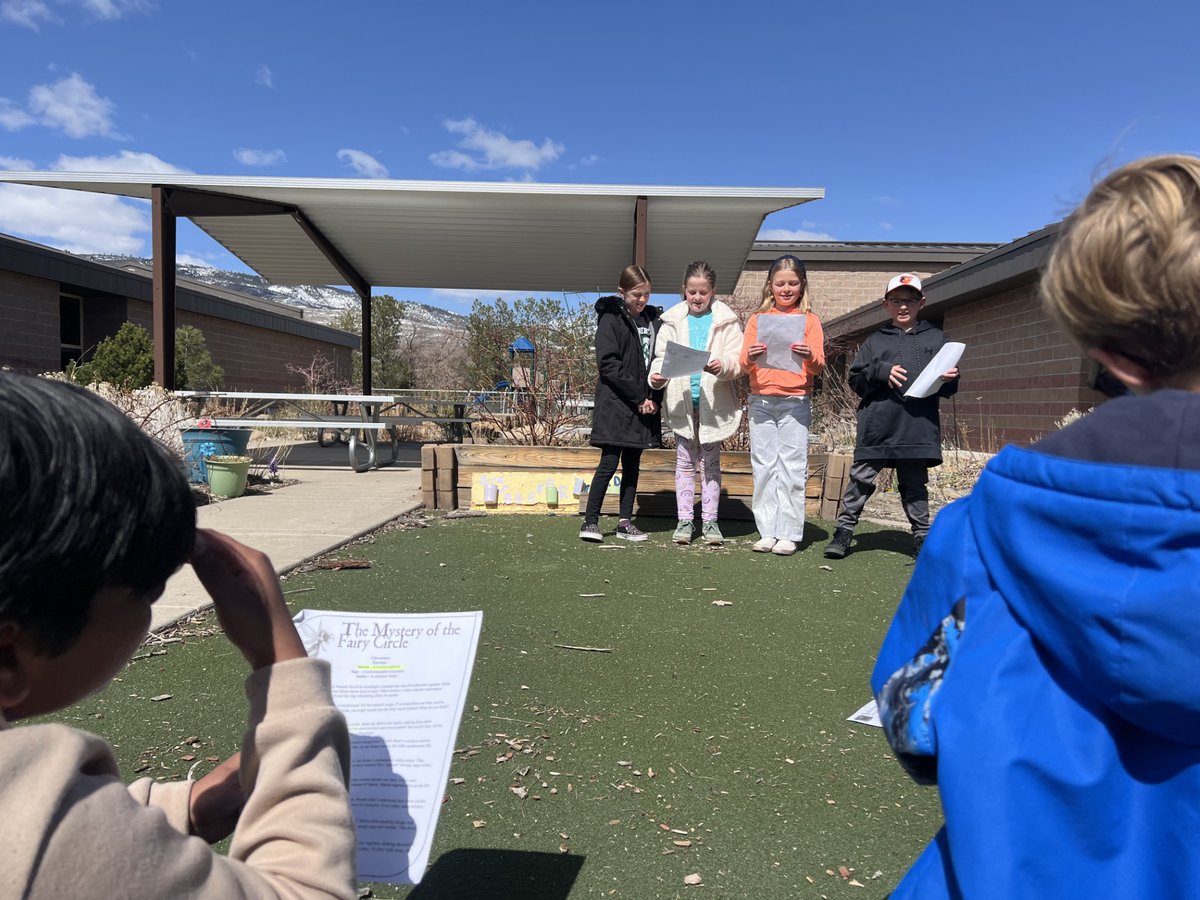 ClassroomD4's tweet photo. We went outside to practice and share Readers Theater scripts about Shakespeare. My #4thGrade students build background knowledge and strengthen their prosody—smoothness, expression, pace, and phrasing. @TimRasinski1 @ChaseJYoung1 @SoRclassroom #TwoThingsAtOnce https://t.co/ZxRAGjAaCw