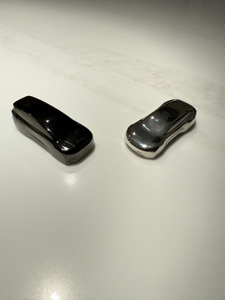 KBLucid's tweet photo. Who’s got both?? 😂 @LucidMotors https://t.co/lG0r3xG79l