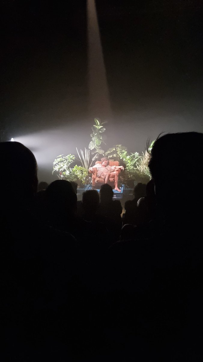 centroGAM's tweet photo. Rodeado de plantas y un público vibrante, Freddy Araya se luce en el estreno de #Póstuma, obra de teatro que reflexiona sobre la vida y la muerte. Funciones desde mañana ✨️🌿 https://t.co/6vS2V2ihMv