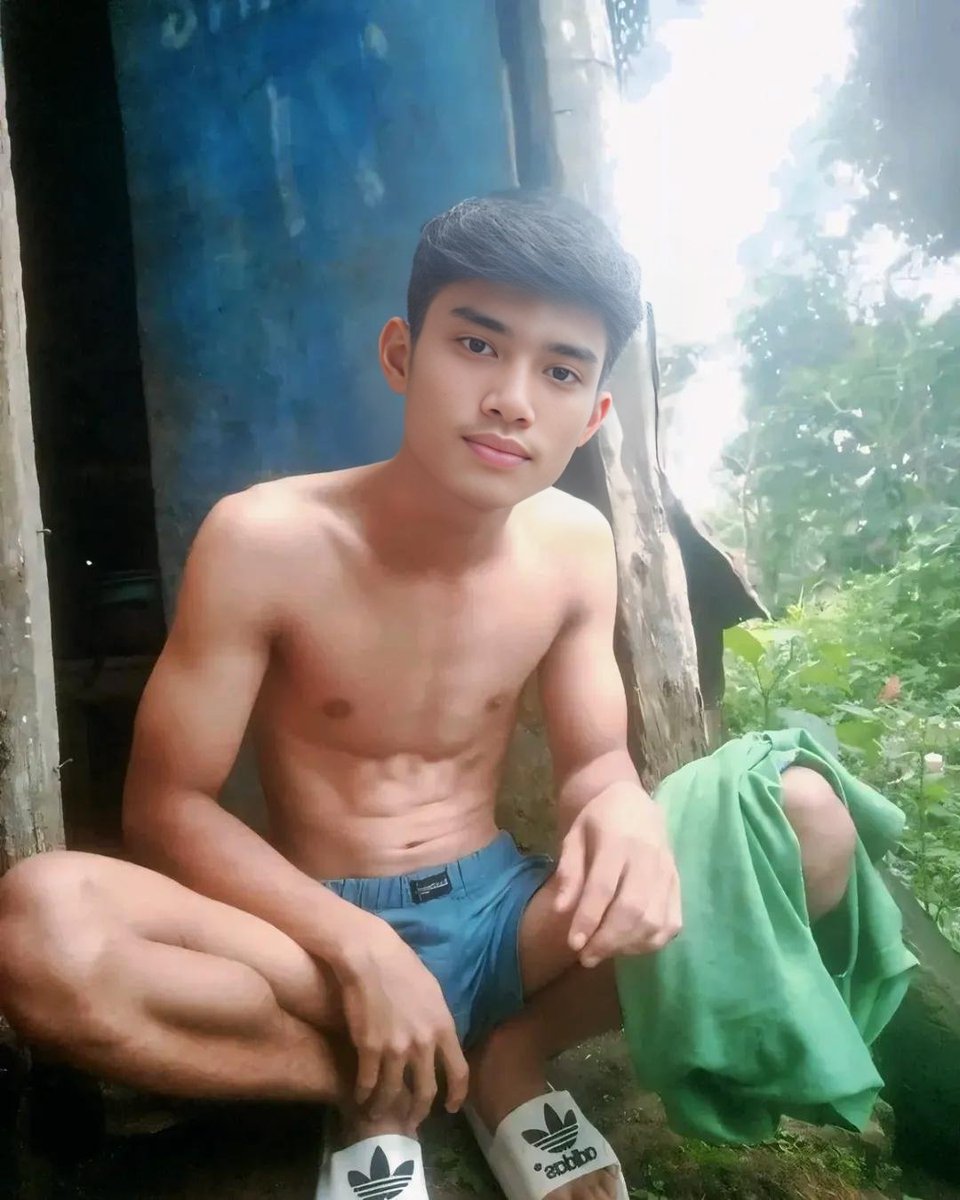shinelynnhtet's tweet photo. အစောကြီးပူနေတယ်
#SLH https://t.co/ky2qaOdEEc