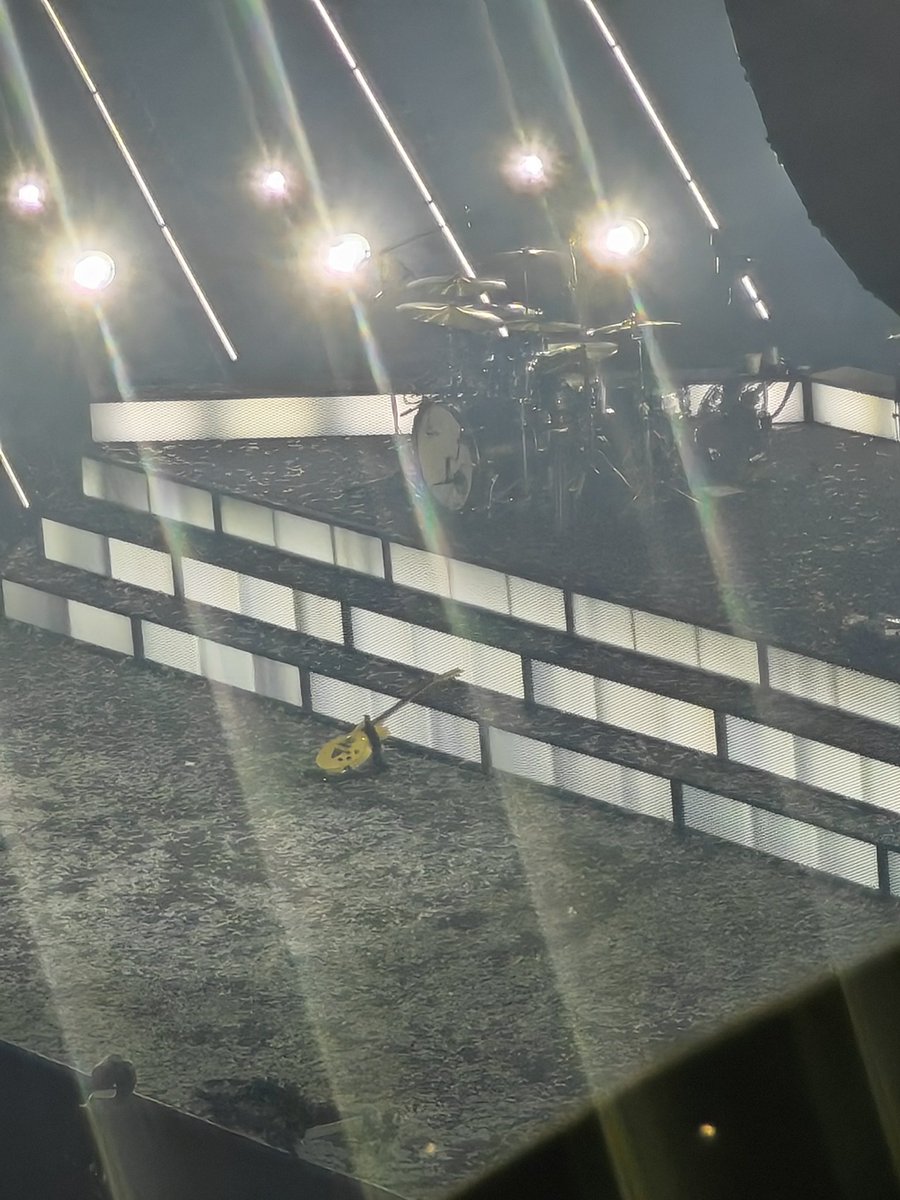 arielvanderberg's tweet photo. You me at six show was fucking great! Glad I got to see them before they disappeared
#YouMeAtSix https://t.co/pKDoaMRBLw