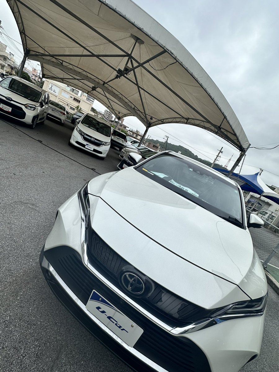 T_kokuba's tweet photo. 国場店は毎週金曜日の夕方落ち着いた頃から、展示場の中古車の拭きあげをを行ってます☝️
いつでもキレイな状態でお客様にお見せできるよう頑張ります💪
上質な認定中古車も取り揃えておりますので、ぜひご来店の程お待ちしております🏃‍♂️
#沖縄トヨタ自動車
#トヨタウン国場店 https://t.co/tDGqhocveo