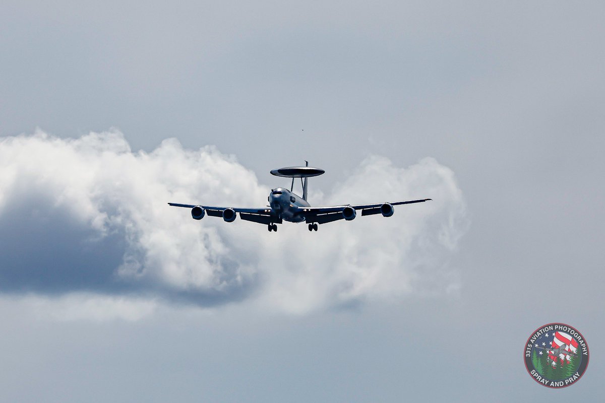 3315Aviation's tweet image. The Arnee De L’air came to @FlyBGR for some whoopie pies, lobster rolls and fuel. It’s a travesty to not have the beauties rolling coal. #planegeek