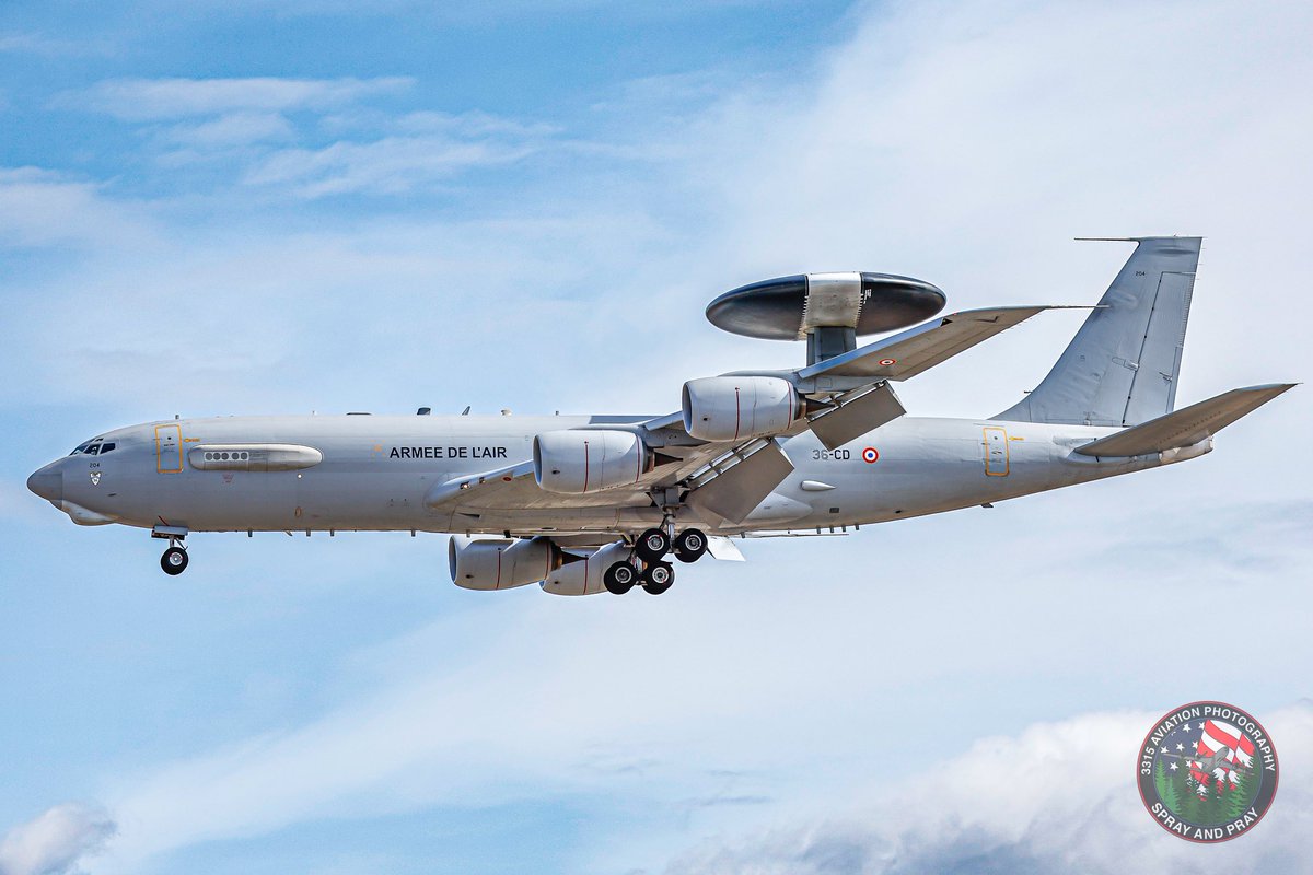 3315Aviation's tweet image. The Arnee De L’air came to @FlyBGR for some whoopie pies, lobster rolls and fuel. It’s a travesty to not have the beauties rolling coal. #planegeek