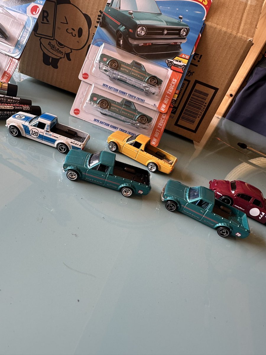 hi73_32's tweet photo. 金型違った…
ホイル、ガラスの入替え、ちょい塗り
#hotwheels https://t.co/o3knVTjhIQ