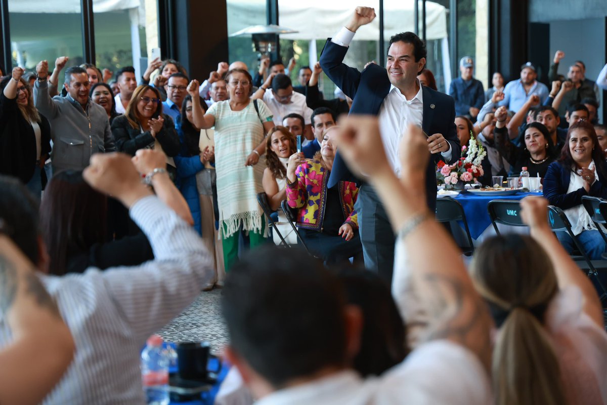 EnriqueVargasdV's tweet photo. Esta tarde tuvimos el gusto de recibir Romy y yo en el #RanchoVargas, a las y los huixquiluquenses que nos apoyaron en la eleccion de las  autoridades auxiliares que resultaron electas el pasado fin de semana. (1/2) https://t.co/heZnGGcKai
