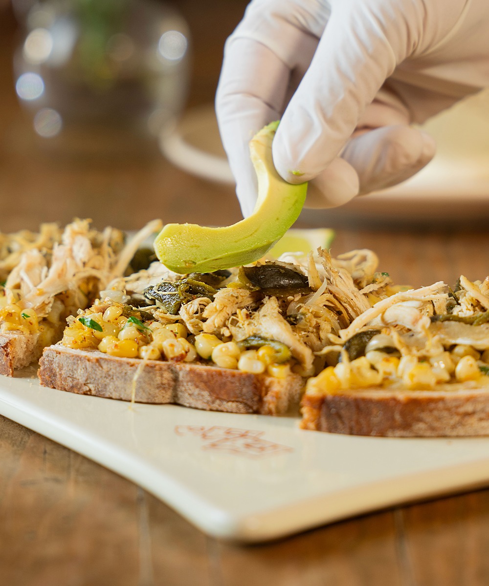 LPQMX's tweet image. Un festín completo por $260 🍽️✨Disfruta de nuestro #MenúComplete, que incluye:
🥣 Sopa 
🍽 Plato fuerte 
🧋Bebida

#LePainQuotidien #DisfrutaLoCotidianoDeLaVida