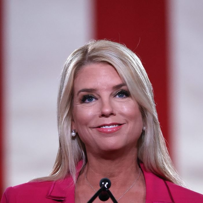 EricLDaugh's tweet image. 🚨 NEW: Attorney General Pam Bondi restores gun rights to Mel Gibson.

Epic.