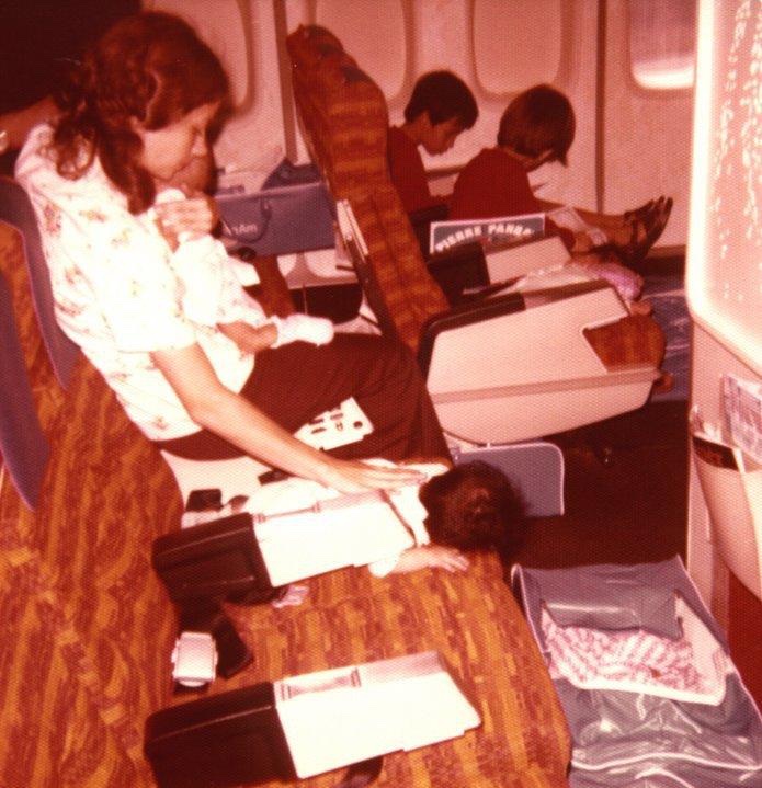 TammiMinoski's tweet image. #OTD 1975: During the collapse of South Vietnam, President Ford ordered the evacuation of Vietnamese children from Saigon in the face of a massive North Vietnamese offensive. #FallOfSaigon #ColdWarHist #OperationBabylift