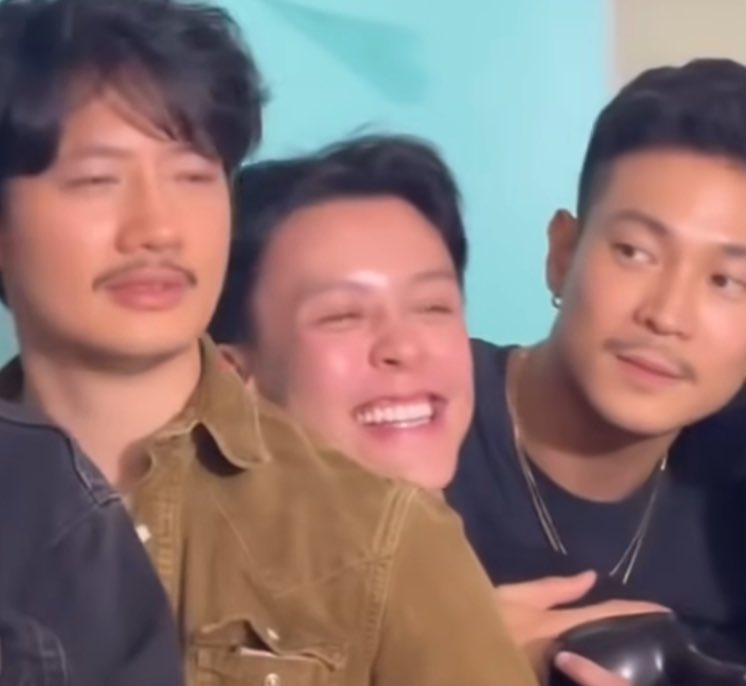 โคตรน่ามันเขี้ยว เค้าดูมีความสุขมากกอ่ะ ยิ้มกว้างสุดๆ ซาลาเปา ลูกชิ้น เกี๊ยวซ่า ดังโงะ