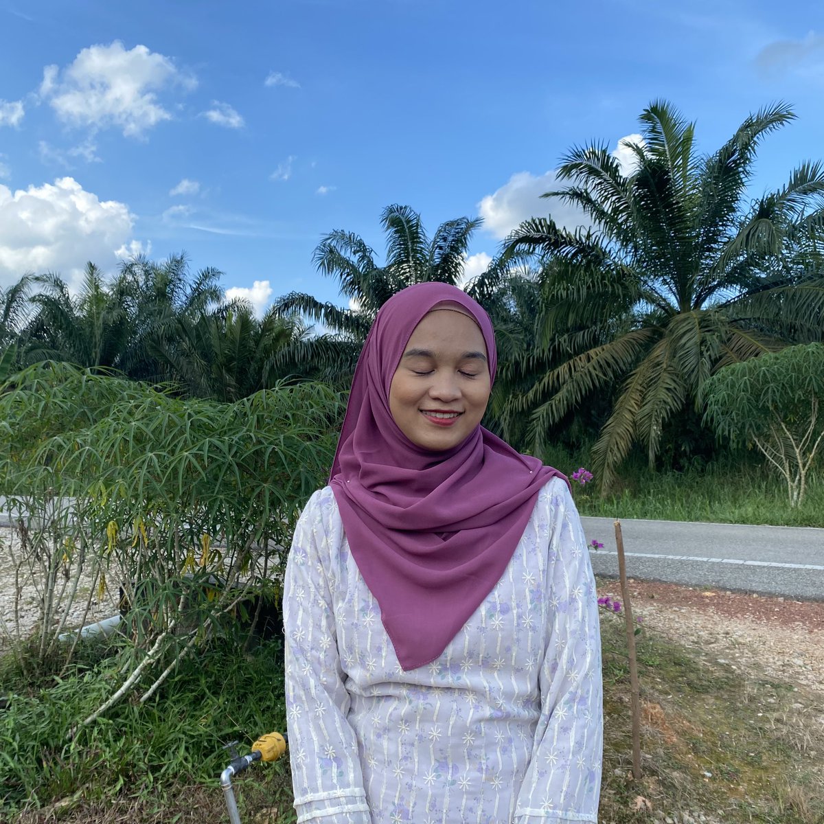 _nnadiaaa's tweet photo. Salam Aidilfitri 🌺🍒 https://t.co/kaHCRDirwE