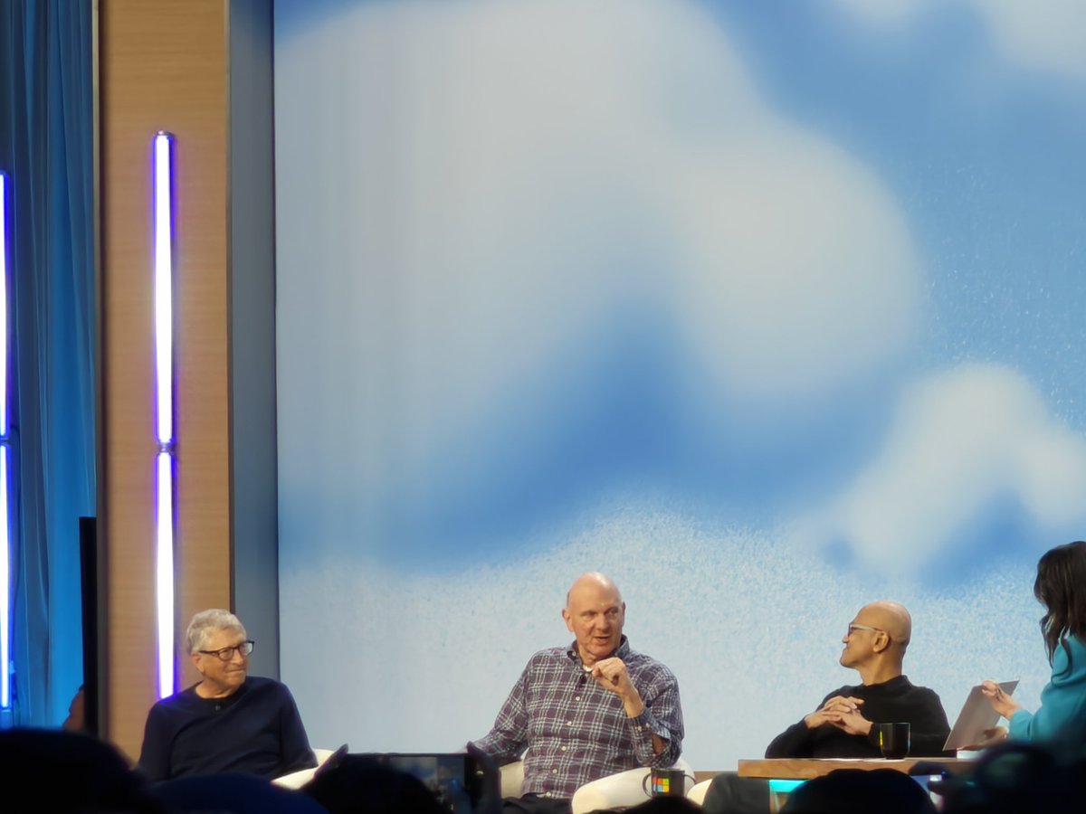 wizard986's tweet photo. Today I had the great pleasure to attend @Microsoft's 50th Anniversary Celebration in person. It's definitely not usual to find the 3 CEOs in the same place, at the same time. 🙂

#MicrosoftEvent #MicrosoftLife #Microsoft50 https://t.co/sY1fdqSb6p