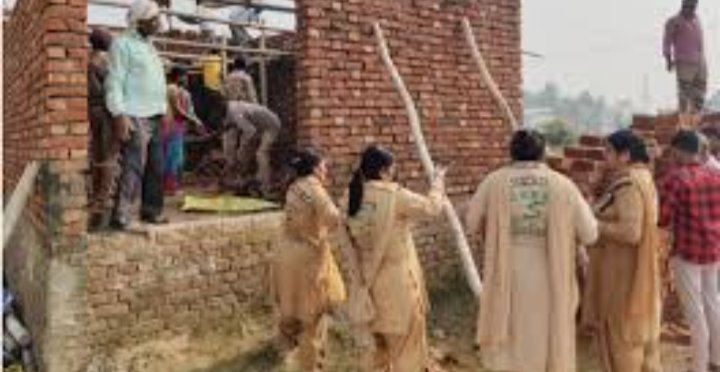 renuk2733's tweet photo. इस समस्या को दूर करने के लिए Saint MSG ने "Homely Shelter" नामक पहल की शुरुआत की। इस पहल के तहत डेरा सच्चा सौदा के स्वयंसेवक मिलकर जरूरतमंद लोगों के लिए मुफ्त में घर बनाते हैं। इससे इन लोगों को मुश्किलों से बाहर निकलने में मदद मिलती है 
#HomeForHomeless https://t.co/2SgsZybKPF