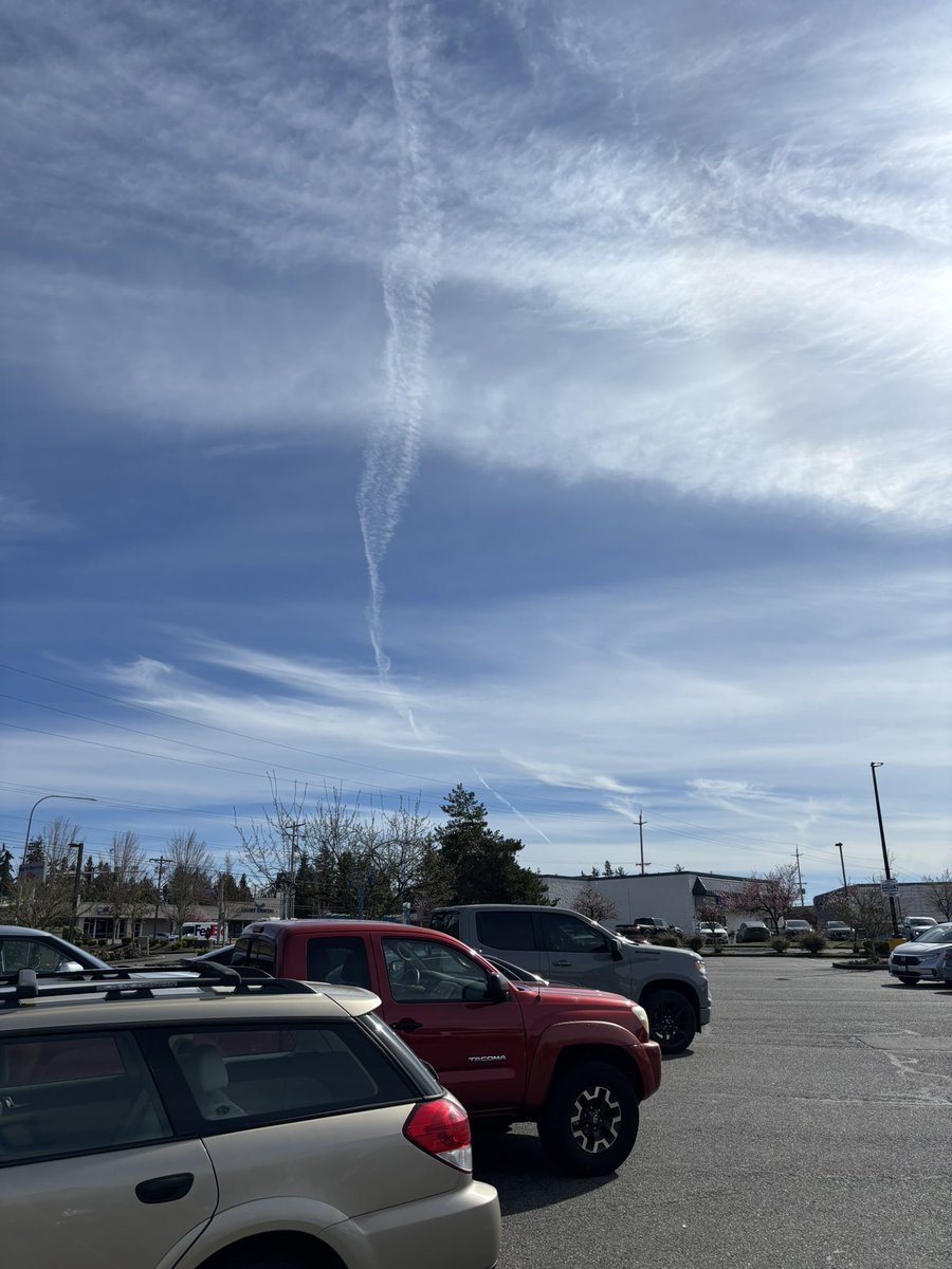 les__deplorable's tweet photo. The #GeoEngineeing Stratospheric Cloud Injections “DIMMING” is happening daily
in Seattle area.
I have seen several crosses in the sky like they are shoving it in our faces.
Are the jet pilots calling out for the woke zombies to take actual notice?
They even do spirals in the sky.