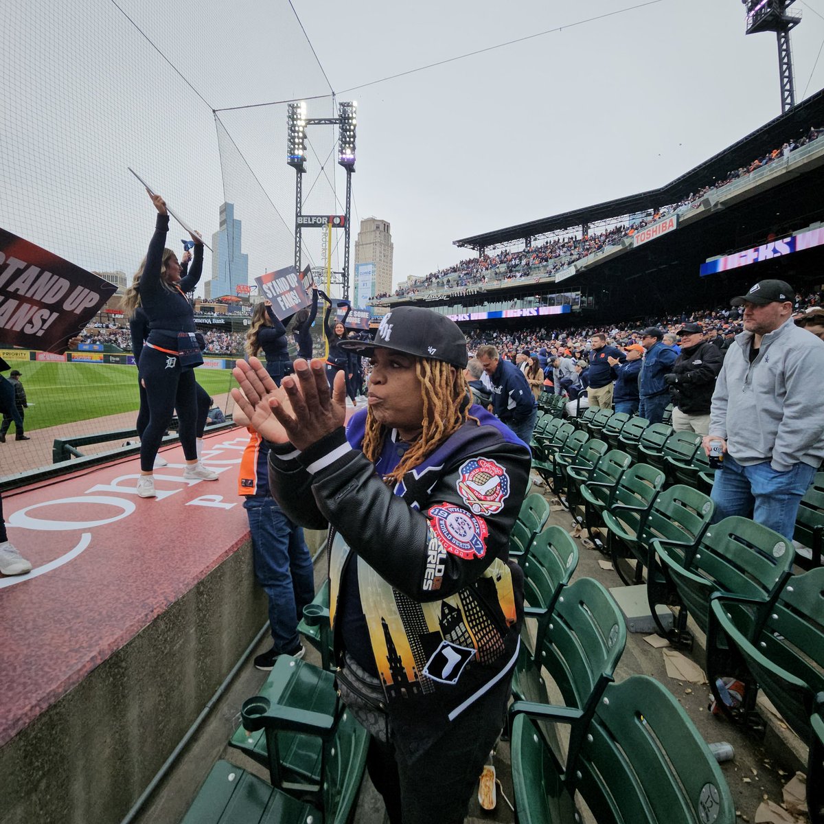 TheRealSoxChic's tweet image. Of course #SoxChic made lots of new friends in #Detriot at #WhiteSoxVsTigers #HomeOpener those 2 kids heckled all game just like #SoxChicTheArtofHeckling