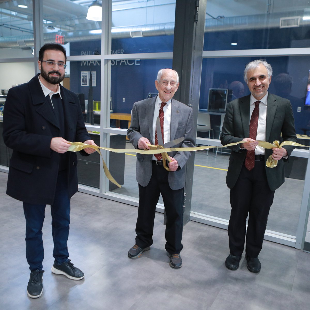 Big things are being built at UToledo!
We just opened the Paul Hotmer Maker Space, where engineering students can create, prototype, and bring ideas to life.
🔹 3D printers
🔹 Laser cutters
🔹 CNC tools and more
Thanks to Rocket alum Paul Hotmer for making this dream a reality!
