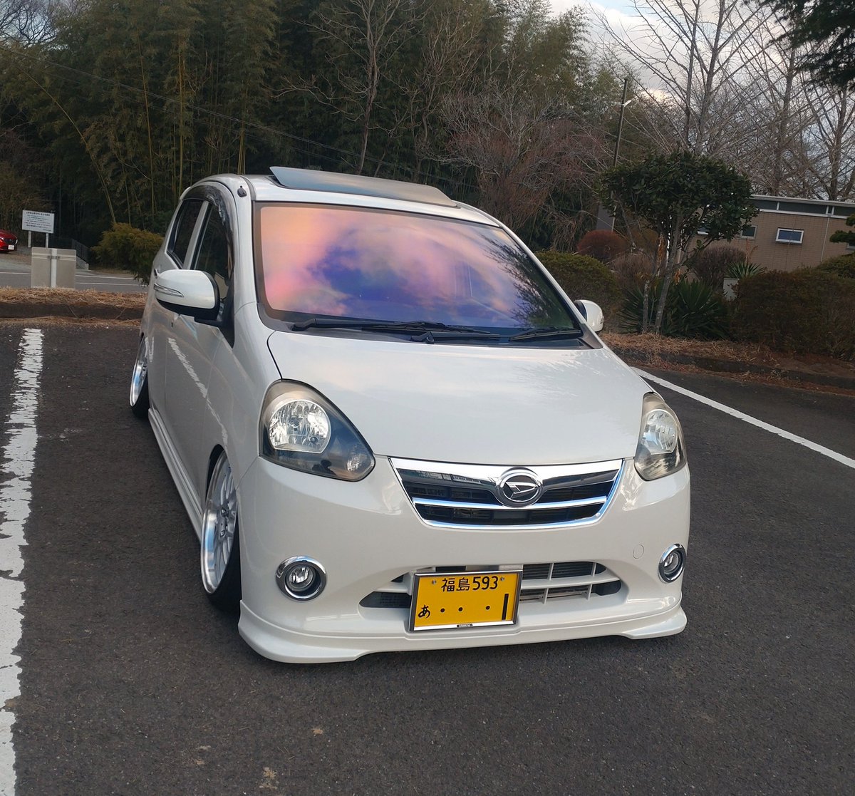 Ngarage5's tweet photo. また風船が飛んでしまった🥺 https://t.co/CPAXXDpe4c