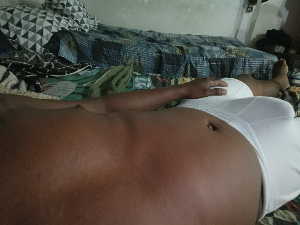 hycr87's tweet photo. Estoy hot quien quiere 🍼🍼🍼🍼 https://t.co/9ANgqAEnd8