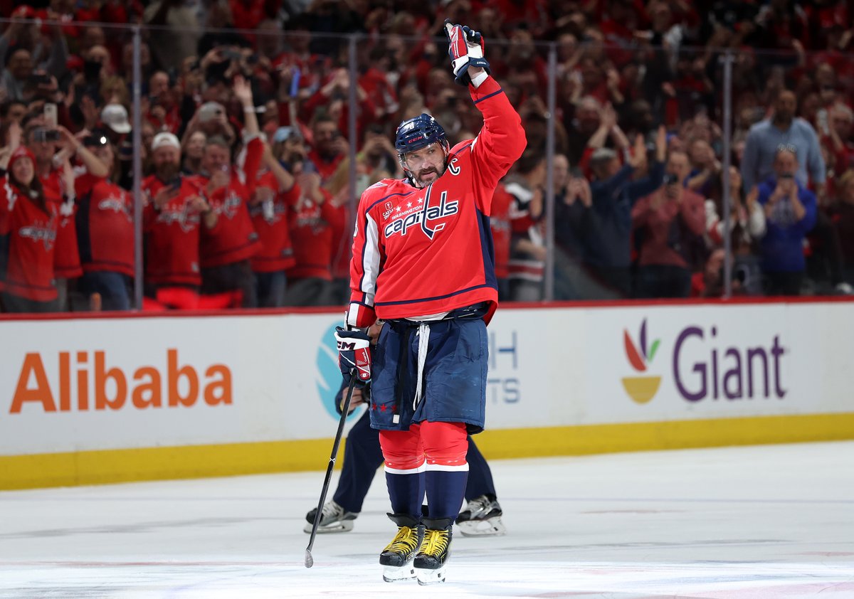 Wayne Gretzky - 894 goals in 1487 games
Alex Ovechkin - 894 goals in 1486 games

#Gr8Chase