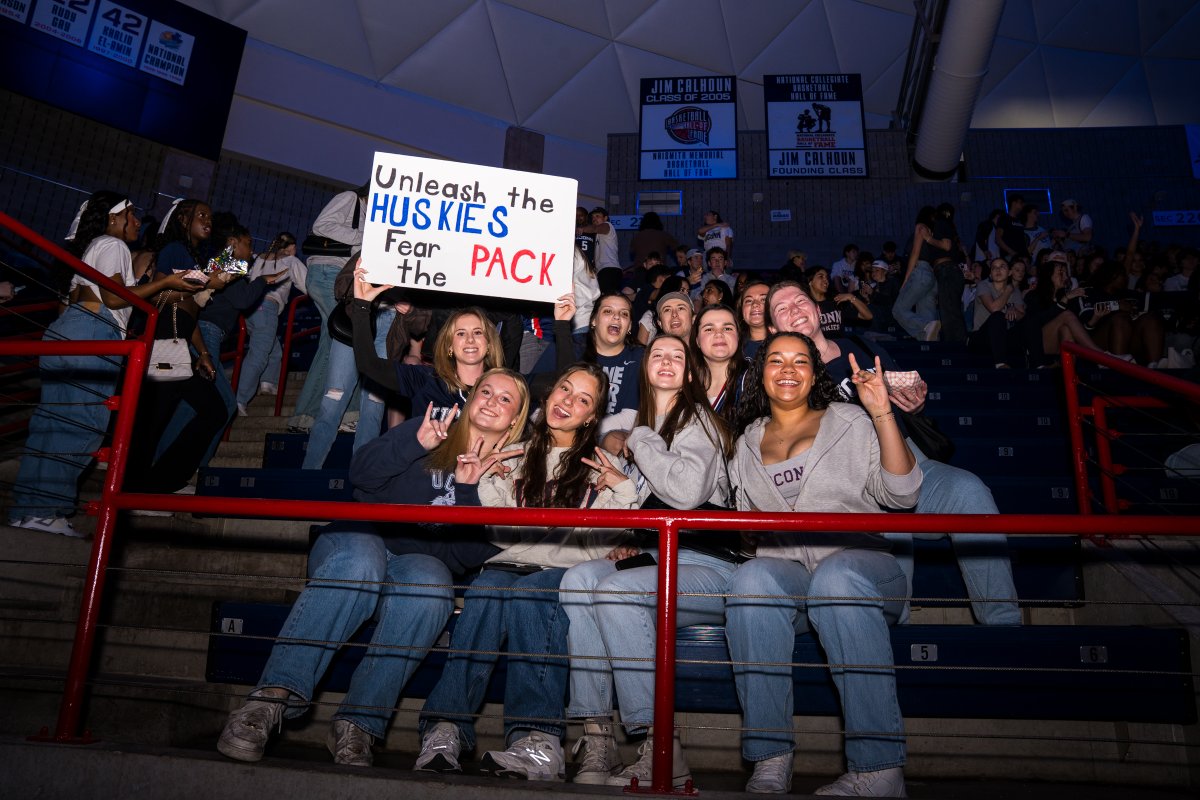 UConnStudents's tweet photo. Halftime Vibes from Storrs #uconn @uconnhuskies #uconnstudents #collegebasketball #marchmadness #wbb #marchmadnesswbb https://t.co/5rqd52HtpP