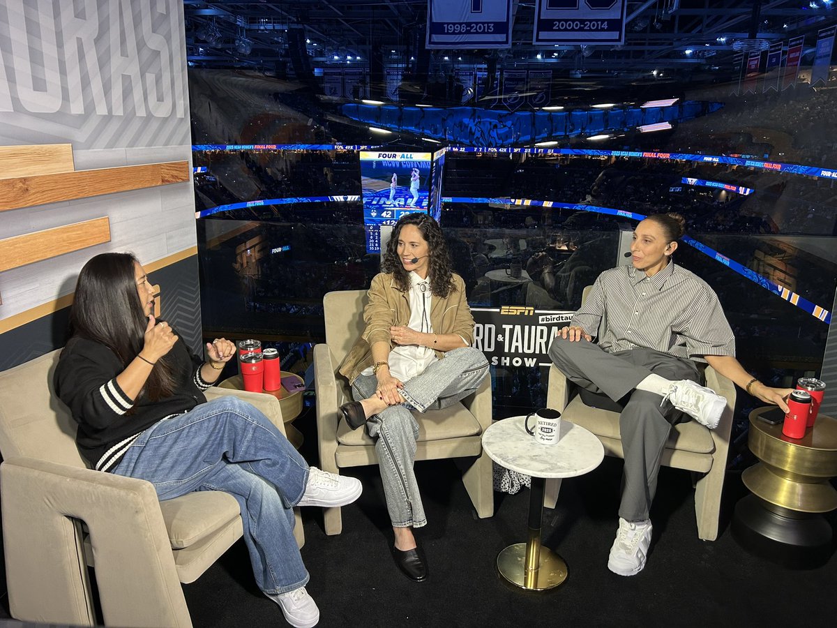 Coach <a href="/NatalieNakase/">Natalie Nakase</a> spent halftime on The Bird &amp; Taurasi Show on <a href="/espn/">ESPN</a> 2! 🤩