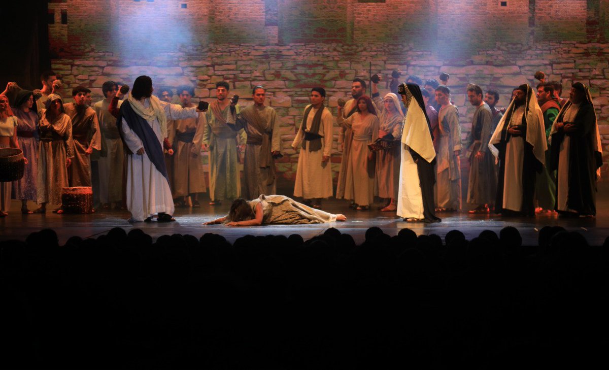 elsalvador's tweet photo. #DeDiversión | «La Pasión de Cristo» se estará presentando este sábado 5 y domingo 6 de abril, en el Teatro Presidente, en San Salvador. Las entradas están a la venta en https://t.co/4cxrRh8EoB.  📸: Jasmin Martínez/ #DiarioElSalvador https://t.co/MNvk4dtelZ